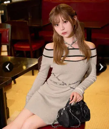 michellMacaron 체크 리본 오프숄더 니트 원피스 베이지