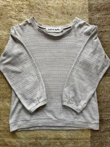 제시카 오그든 그레이 긴팔 티셔츠