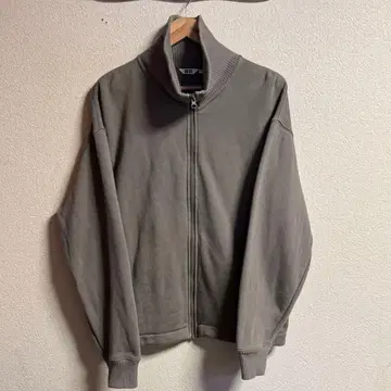UNIQLO U 보아 맨투맨 트랙 자켓 L 사이즈 카키 2023