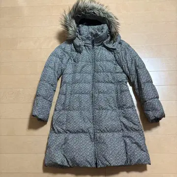 유니클로 그레이 계열 퍼 다운 코트