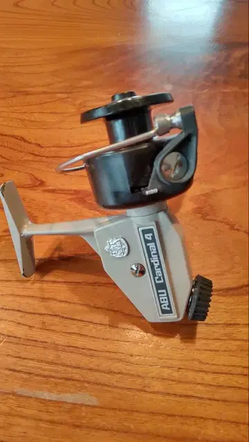 ABU Cardinal 4 스피닝 릴