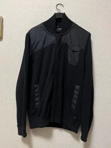 휴고보스 나일론 절개 코튼 니트 /L 블랙 스트레치 플레이트