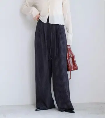 Kastane [ 전인류 팬츠 ] 핀스트라이프 슬랙스 사이즈 1