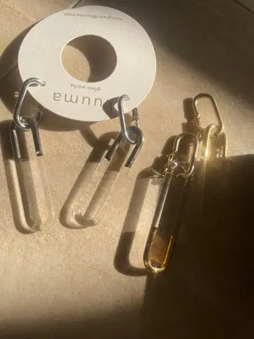 kuuma 비대칭 귀걸이 클리어 골드