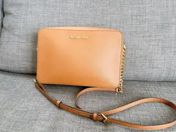 마이클코어스 숄더백 브라운