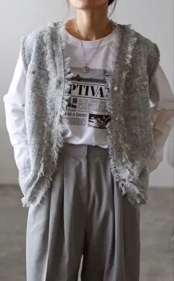 미사용 새상품 봉쥬르 사간 아제 프린지 니트 베스트