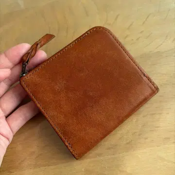 브라운 가죽 접이식 지갑 studium