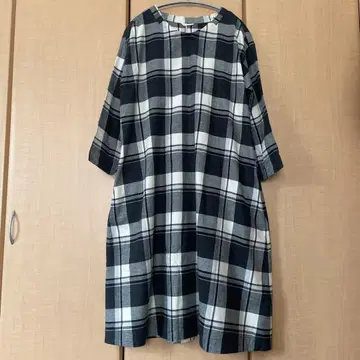 택 포함 새상품 스튜디오 클립 체크 무늬 스탠드 카라 A라인 긴팔 원피스