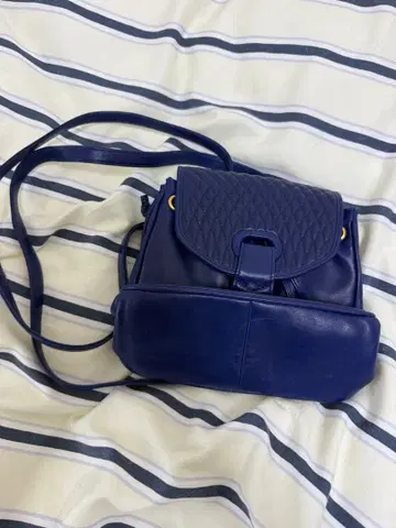 BALLY 네이비 백팩