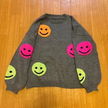 니코짱 스마일리 페이스 자수 니트 스웨터