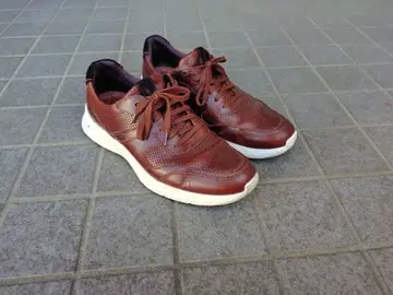 브라운 퍼포레이션 디자인 비즈니스 슈즈