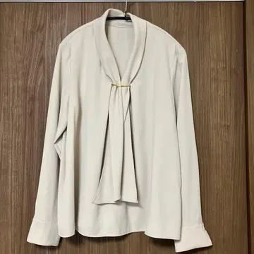 PLST 조젯 메탈 부품 블라우스