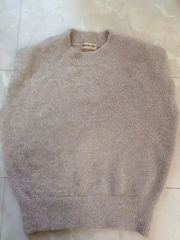 시착만 한 상품 아푸와이저 리셰 프렌치 슬리브 라메 복슬복슬 니트