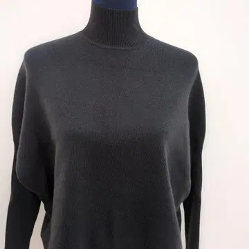 다크 그레이 하이넥 니트 볼지