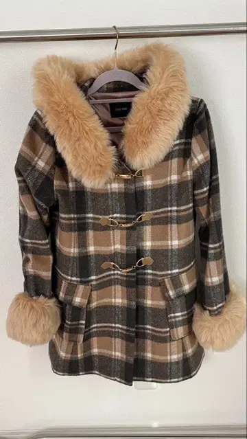 체크 무늬 후드 부착 더플 코트