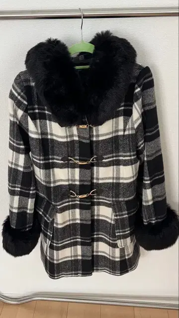 퍼 달린 더플 코트 블랙 화이트 체크