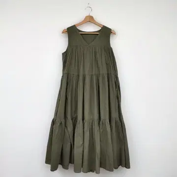 titivate 올리브색 슬리브리스 티어드 원피스 M 사이즈