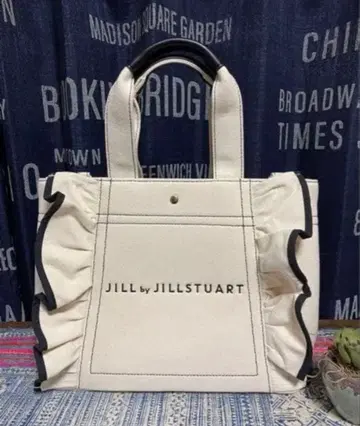 질 바이 질 스튜어트 프릴 토트백 대