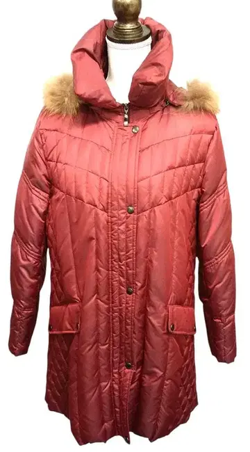 MISESEL 미제르 후드 퍼 포함 다운 코트 레드(연한)