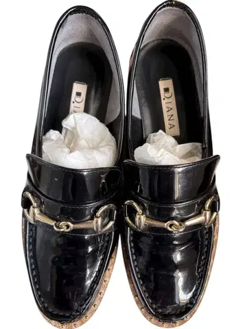 DIANA 다이애나 금장 장식 블랙 에나멜 로퍼 새상품급