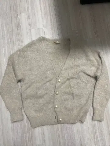 Apuweiser-riche V넥 니트 가디건