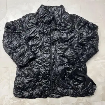 UNIQLO U 블랙 울트라 라이트 다운 자켓