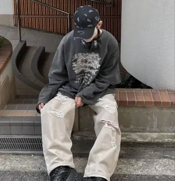 Chikashitsu +layered graphic long sleeve