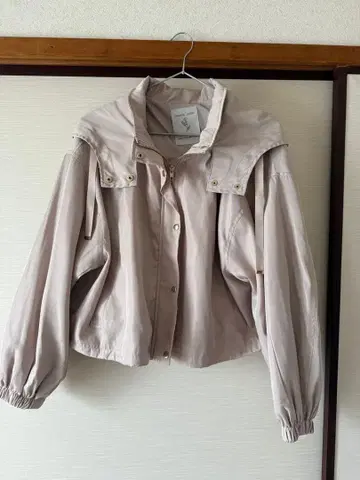 MAJESTIC LEGON 후드 부착 숏 블루종 베이지 지퍼 자켓