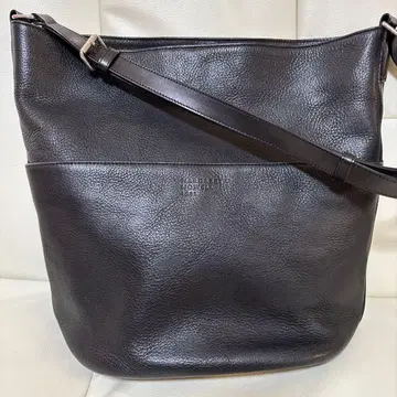 새상품급 마가렛호웰 숄더백 버킷 가죽 블랙 숄더