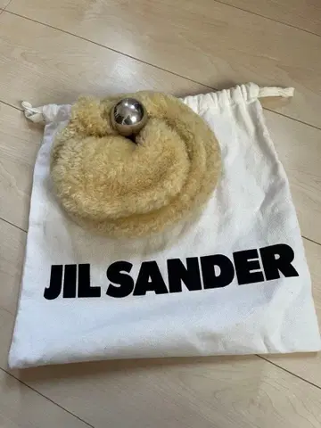 질 샌더 베이지 퍼 핸드백
