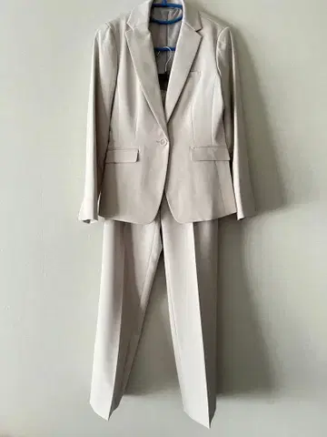 라이트 베이지 싱글 버튼 수트 셋업