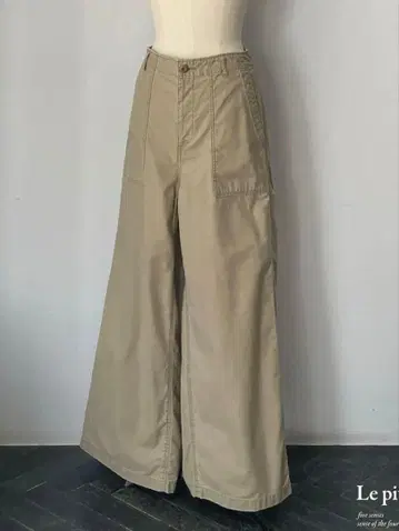 르 피봇 백 새틴 베이커 러프 팬츠