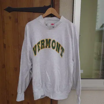 Vermont 빈티지 맨투맨 갈라짐 프린트 MADEINUSA