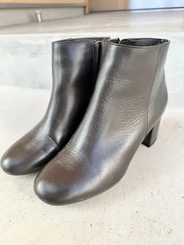 다크 브라운 가죽 부티