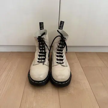 레어 화이트 스티치 화이트 마틴