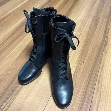 fitfit 블랙 레이스업 가죽 부츠