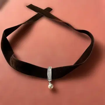 펄 장식 초커