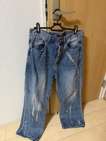 JACQUEMUS 데미지 데님 청바지 34