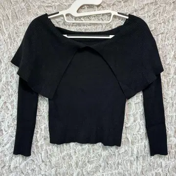 eimy istoire 플레어 컬러 오프숄더 니트