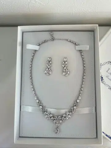 Love Tiara 풀 블루밍 목걸이 & 귀찌 세트