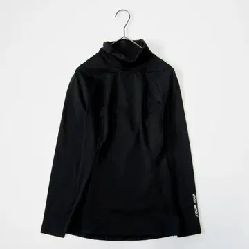 언더아머 여성용 골프 모크넥 이너 셔츠 M 사이즈