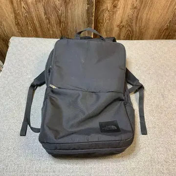 I641' THE NORTH FACE SHUTTLE DAYPACK