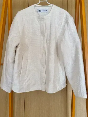 ZARA 화이트 노카라 자켓