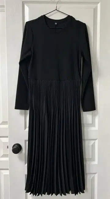 블랙 플리츠 디자인 긴팔 원피스 유니클로 L