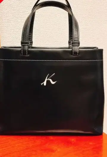 새상품급 키타무라 토트백 블랙 가죽 로고 포멀 화이트 스티치