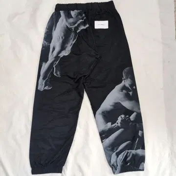 프레디 그래픽 프린트 조거 팬츠 블랙 풀 시즌 활약