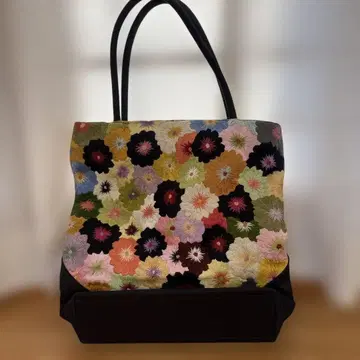 꽃무늬 자수 토트백