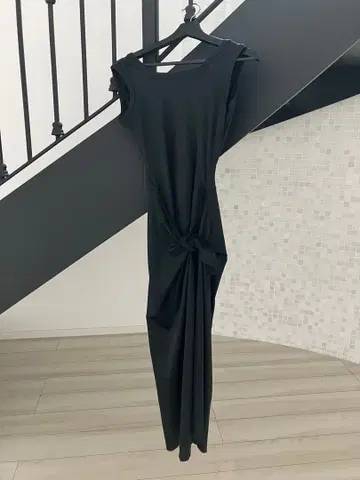 고티에 슬리브리스 원피스 롱 기장 블랙 사이드 리본