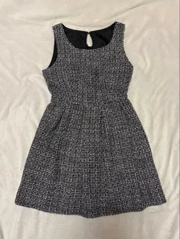 블랙 화이트 트위드 슬리브리스 원피스 M 사이즈