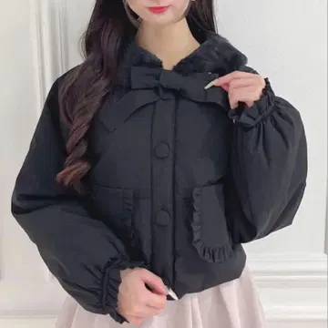 Honey Cinnamon 프릴 포켓 부착 패딩 자켓 블랙